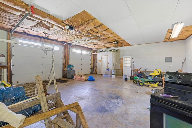 57 GREENBRIAR LN, Stuarts Draft, VA 24477