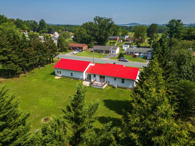 57 GREENBRIAR LN, Stuarts Draft, VA 24477