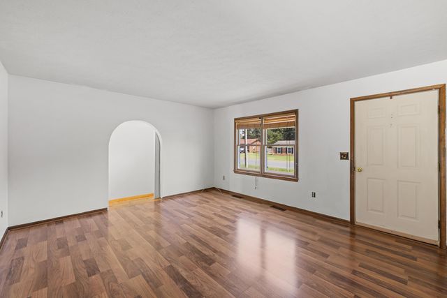 57 GREENBRIAR LN, Stuarts Draft, VA 24477