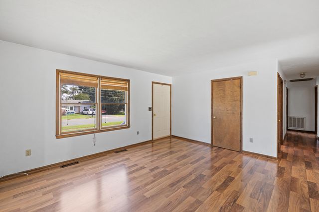 57 GREENBRIAR LN, Stuarts Draft, VA 24477