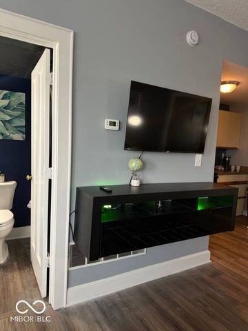 230 E 9th Street 406, Indianapolis, IN 46204