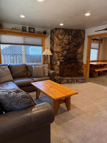 814 Capistrano Ave, South Lake Tahoe, CA 96150