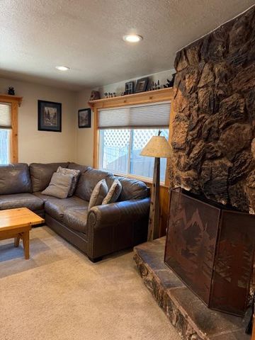 814 Capistrano Ave, South Lake Tahoe, CA 96150