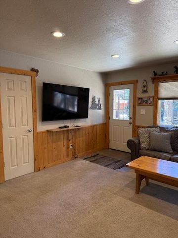 814 Capistrano Ave, South Lake Tahoe, CA 96150