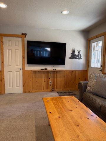 814 Capistrano Ave, South Lake Tahoe, CA 96150