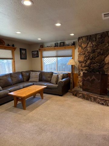 814 Capistrano Ave, South Lake Tahoe, CA 96150