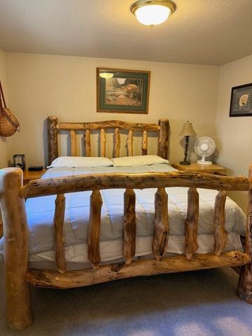 814 Capistrano Ave, South Lake Tahoe, CA 96150