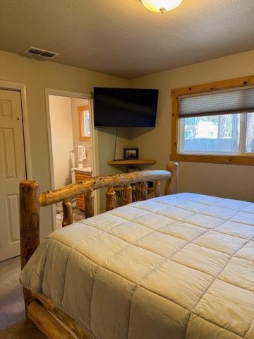 814 Capistrano Ave, South Lake Tahoe, CA 96150