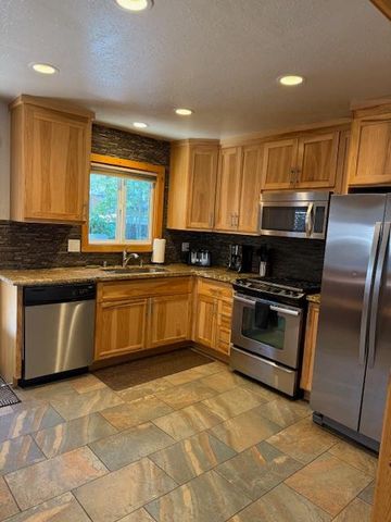 814 Capistrano Ave, South Lake Tahoe, CA 96150