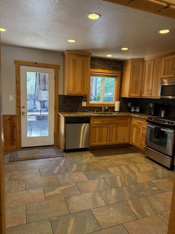 814 Capistrano Ave, South Lake Tahoe, CA 96150
