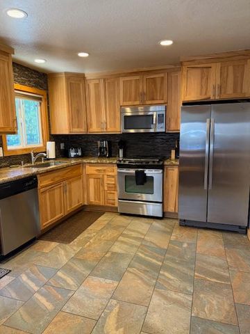 814 Capistrano Ave, South Lake Tahoe, CA 96150