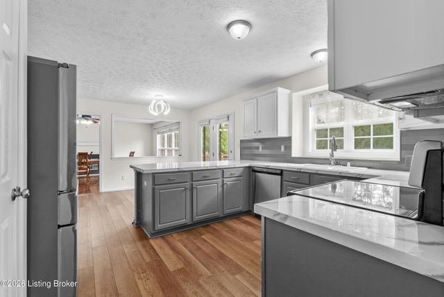 10123 Spring Gate Dr, Louisville, KY 40241