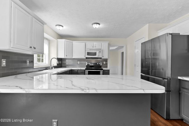 10123 Spring Gate Dr, Louisville, KY 40241