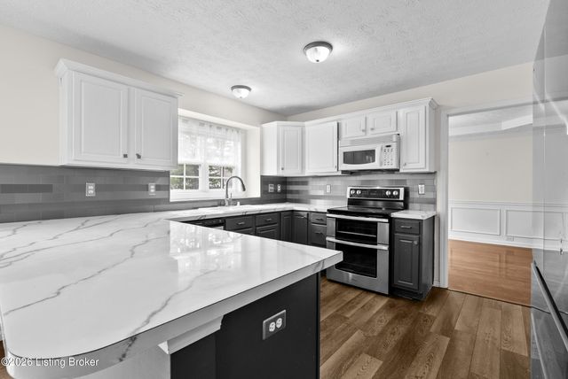 10123 Spring Gate Dr, Louisville, KY 40241