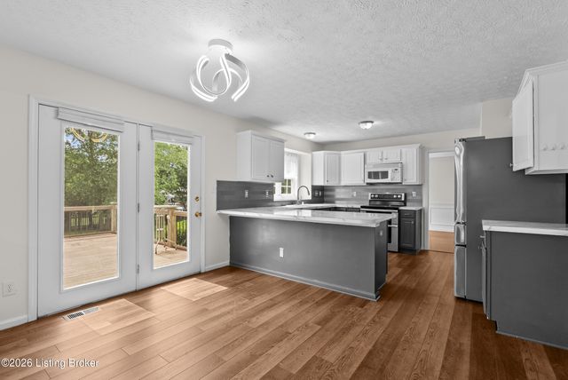 10123 Spring Gate Dr, Louisville, KY 40241