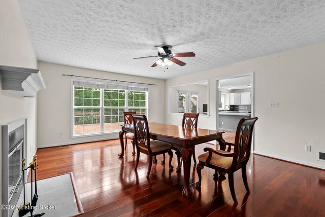 10123 Spring Gate Dr, Louisville, KY 40241