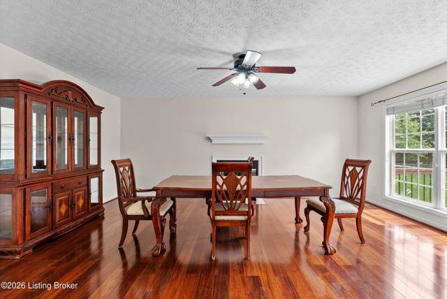10123 Spring Gate Dr, Louisville, KY 40241
