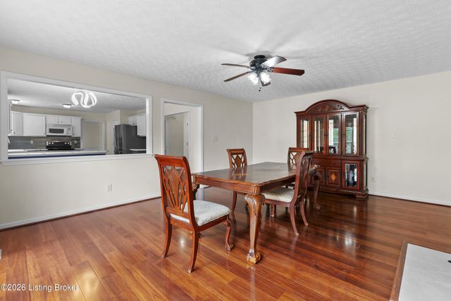 10123 Spring Gate Dr, Louisville, KY 40241