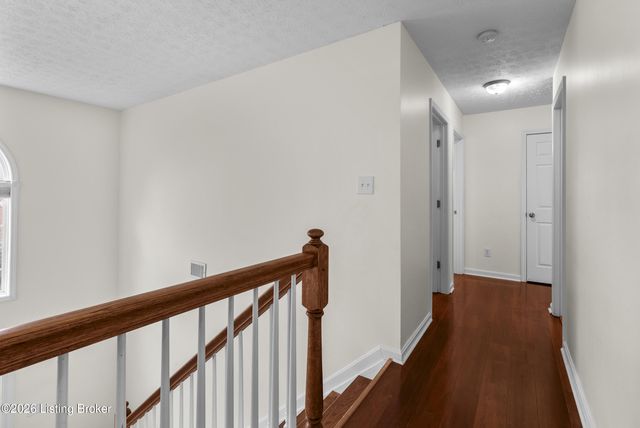 10123 Spring Gate Dr, Louisville, KY 40241