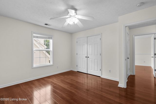10123 Spring Gate Dr, Louisville, KY 40241
