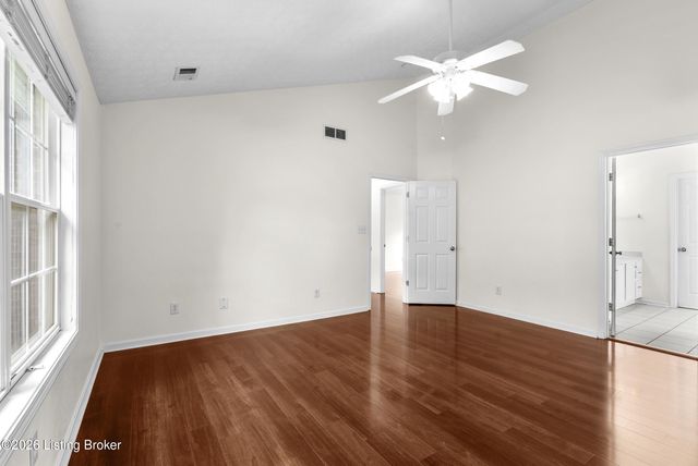 10123 Spring Gate Dr, Louisville, KY 40241