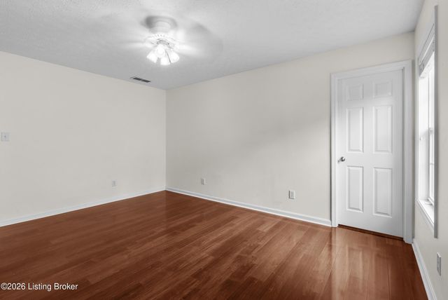 10123 Spring Gate Dr, Louisville, KY 40241