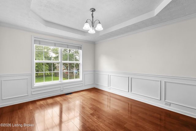 10123 Spring Gate Dr, Louisville, KY 40241