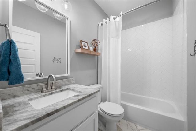 2421 SW River Trail Road, Lee's Summit, MO 64082