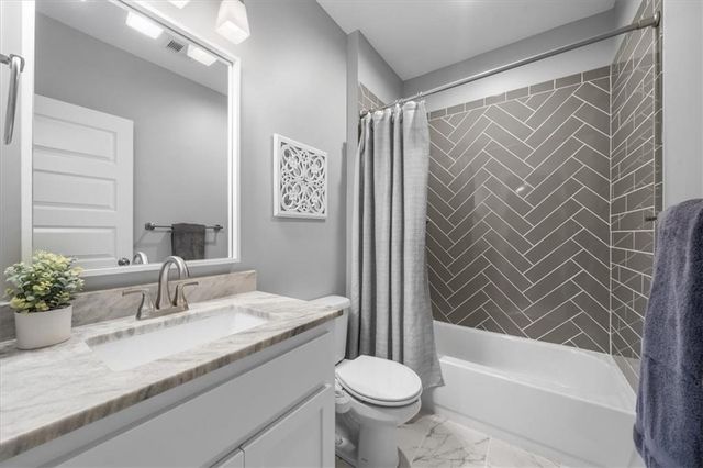 2421 SW River Trail Road, Lee's Summit, MO 64082