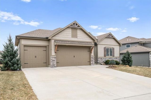 2421 SW River Trail Road, Lee's Summit, MO 64082