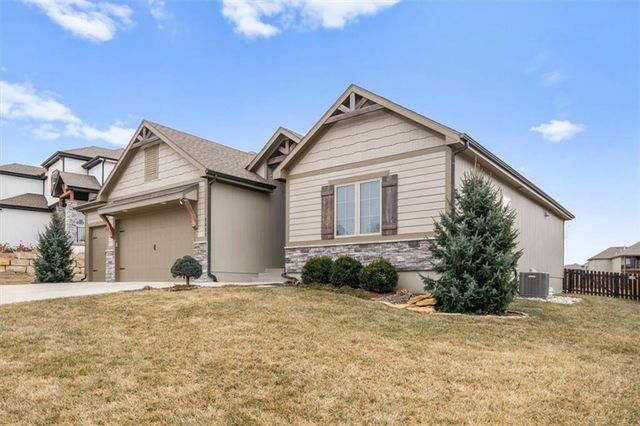 2421 SW River Trail Road, Lee's Summit, MO 64082