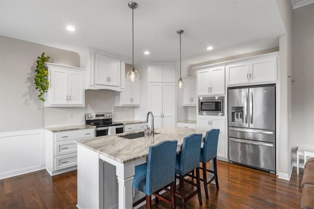 2421 SW River Trail Road, Lee's Summit, MO 64082