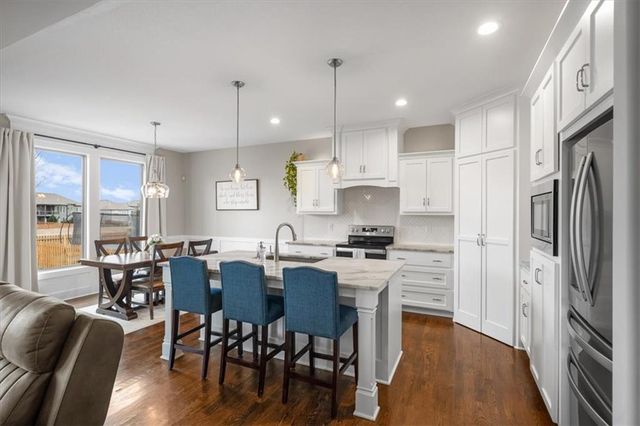 2421 SW River Trail Road, Lee's Summit, MO 64082