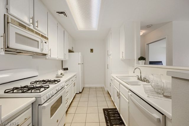 4893 South Torrey Pines Drive 203, Las Vegas, NV 89103