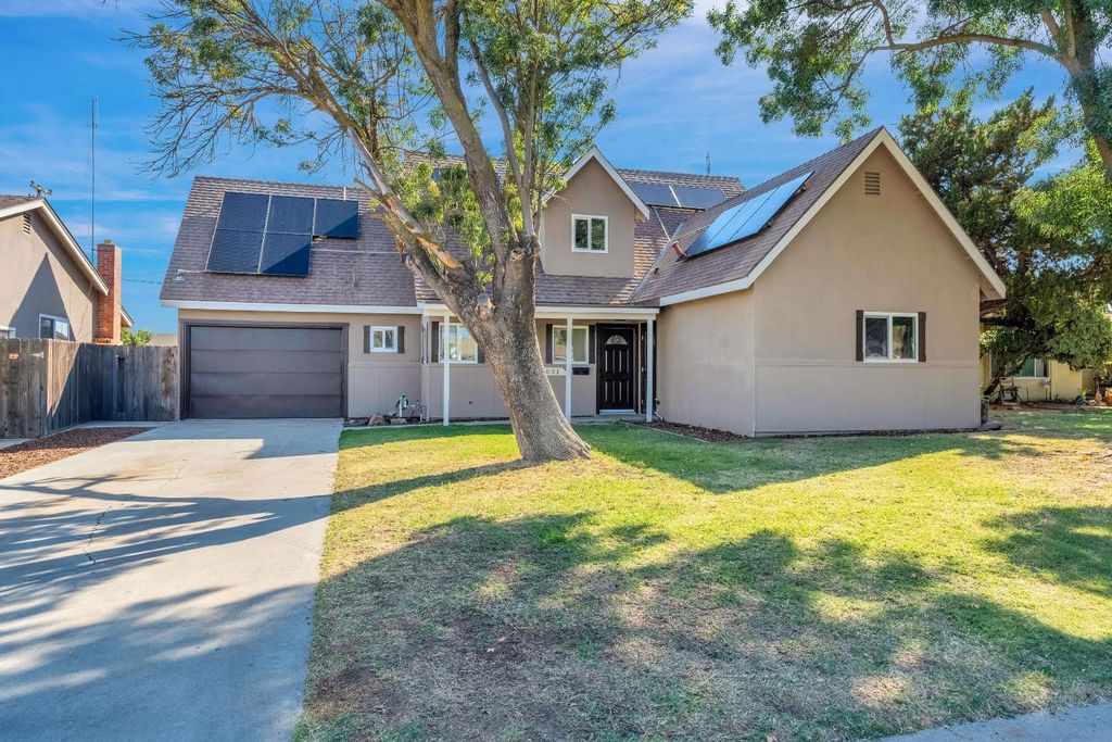 Image 1 of property listing at 2031 Northhill Street, Selma, CA 93662