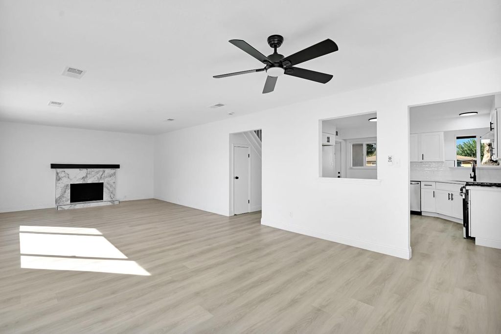 Image 10 of property listing at 2031 Northhill Street, Selma, CA 93662