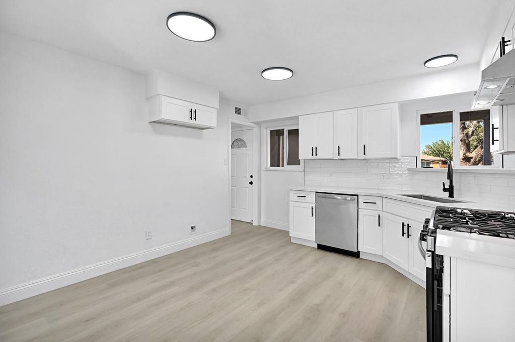 Image 12 of property listing at 2031 Northhill Street, Selma, CA 93662