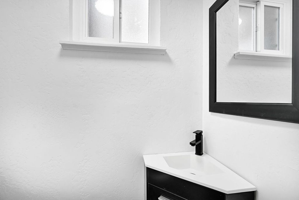 Image 16 of property listing at 2031 Northhill Street, Selma, CA 93662