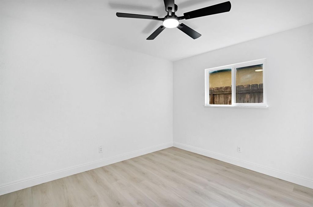Image 17 of property listing at 2031 Northhill Street, Selma, CA 93662
