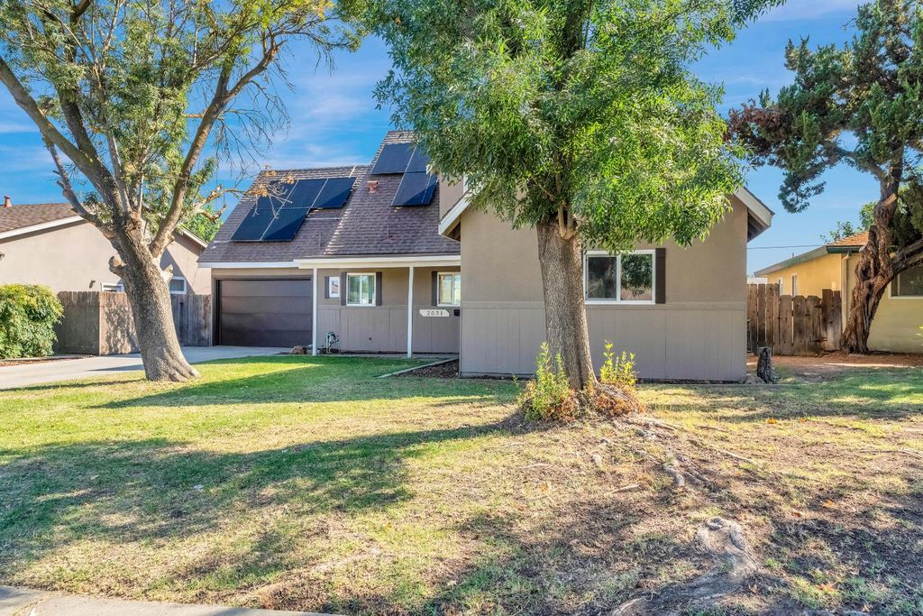 Image 2 of property listing at 2031 Northhill Street, Selma, CA 93662