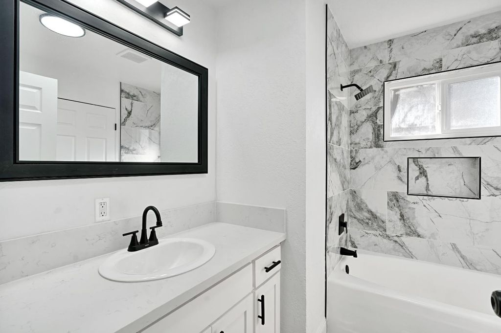 Image 21 of property listing at 2031 Northhill Street, Selma, CA 93662