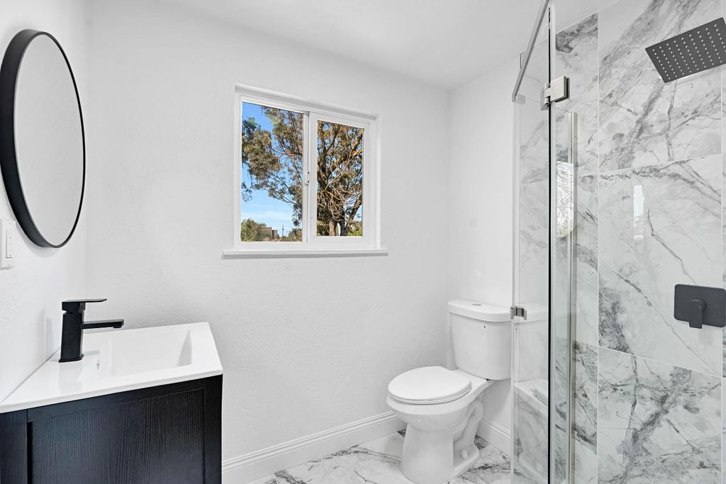 Image 23 of property listing at 2031 Northhill Street, Selma, CA 93662