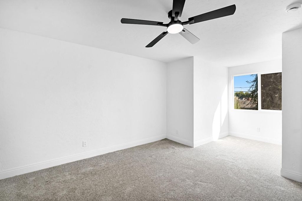 Image 24 of property listing at 2031 Northhill Street, Selma, CA 93662