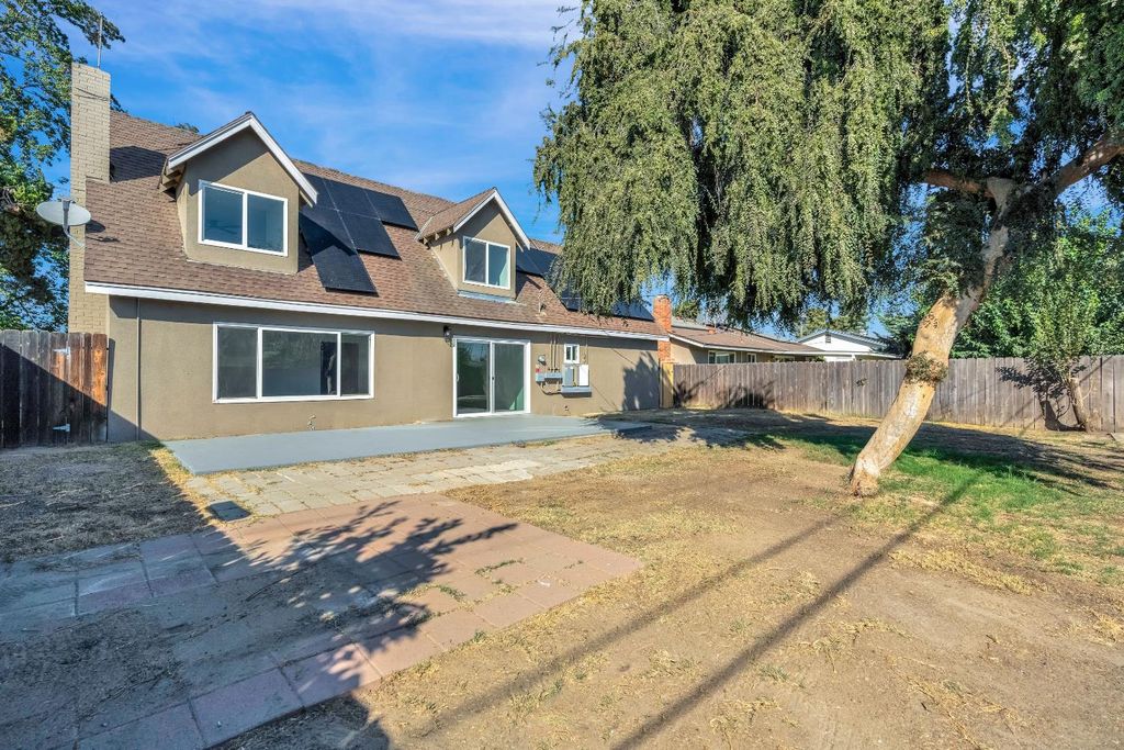 Image 28 of property listing at 2031 Northhill Street, Selma, CA 93662