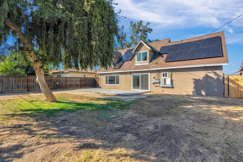 Image 29 of property listing at 2031 Northhill Street, Selma, CA 93662
