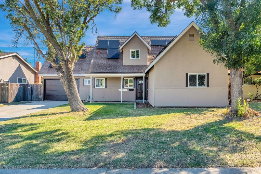 Image 3 of property listing at 2031 Northhill Street, Selma, CA 93662
