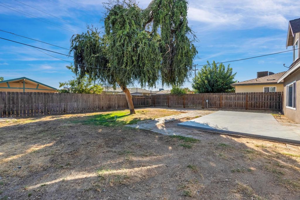 Image 30 of property listing at 2031 Northhill Street, Selma, CA 93662