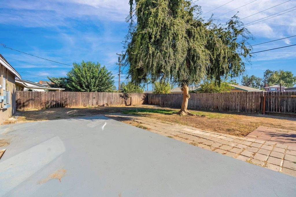 Image 31 of property listing at 2031 Northhill Street, Selma, CA 93662