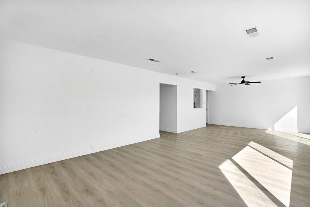 Image 7 of property listing at 2031 Northhill Street, Selma, CA 93662