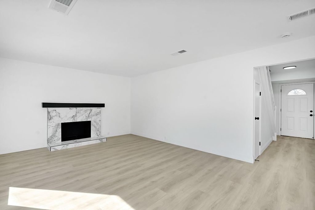 Image 8 of property listing at 2031 Northhill Street, Selma, CA 93662